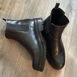 Marc Fisher Women's Pietro Lug Sole Slip On Chelsea Bootie (size 10)